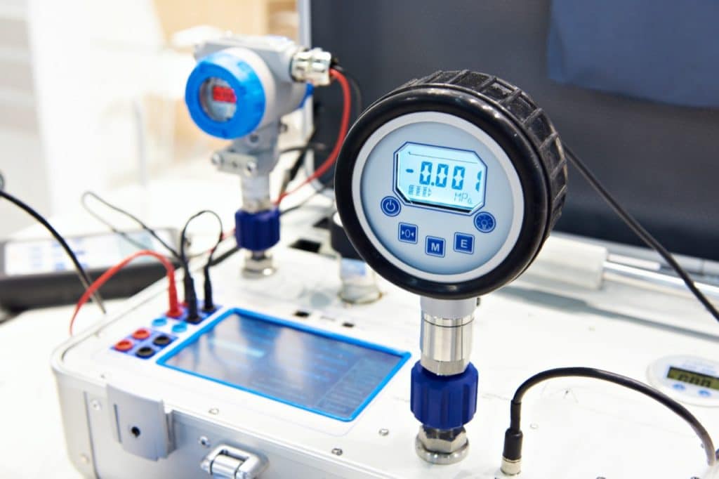 Standard pressure transmitter of portable calibrator
